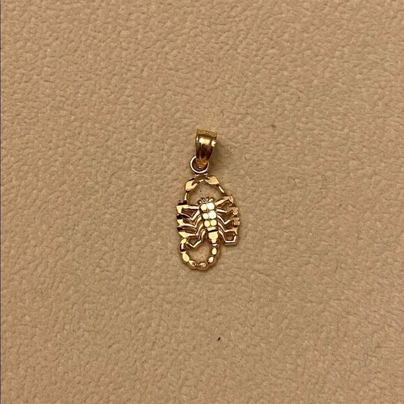 Scorpion 14k Solid Gold Pendant perfect gift - Picture 7 of 9